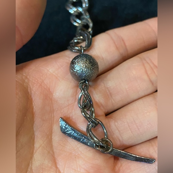 Chunky Curve Link Toggle Bracelet - Picture 2 of 7